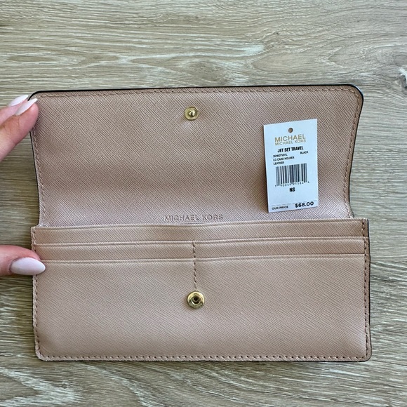 Michael Kors Blush Wallet - Picture 5 of 9